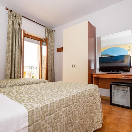 Hotel Il Gabbiano Альгеро Экстерьер фото