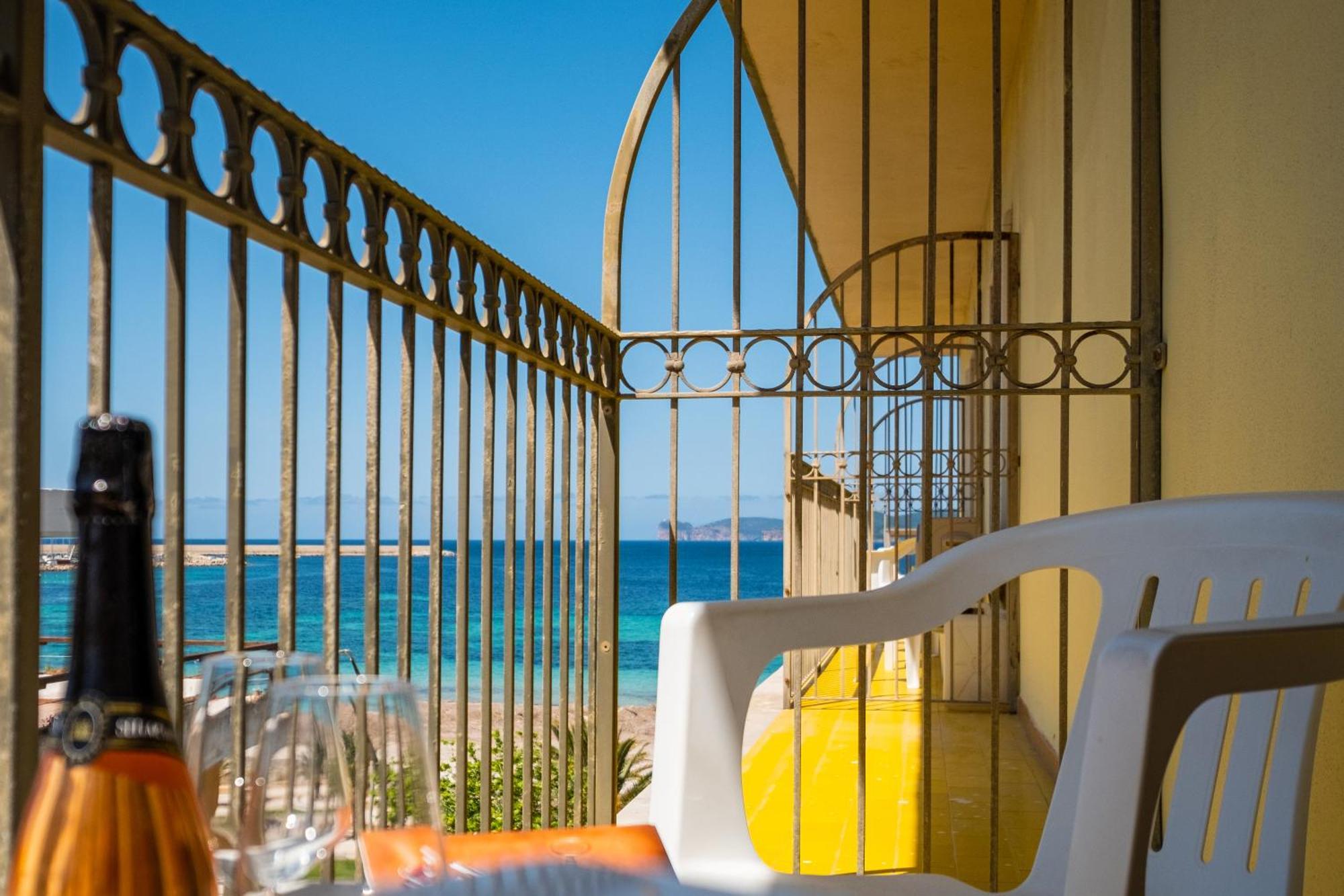 Hotel Il Gabbiano Альгеро Экстерьер фото