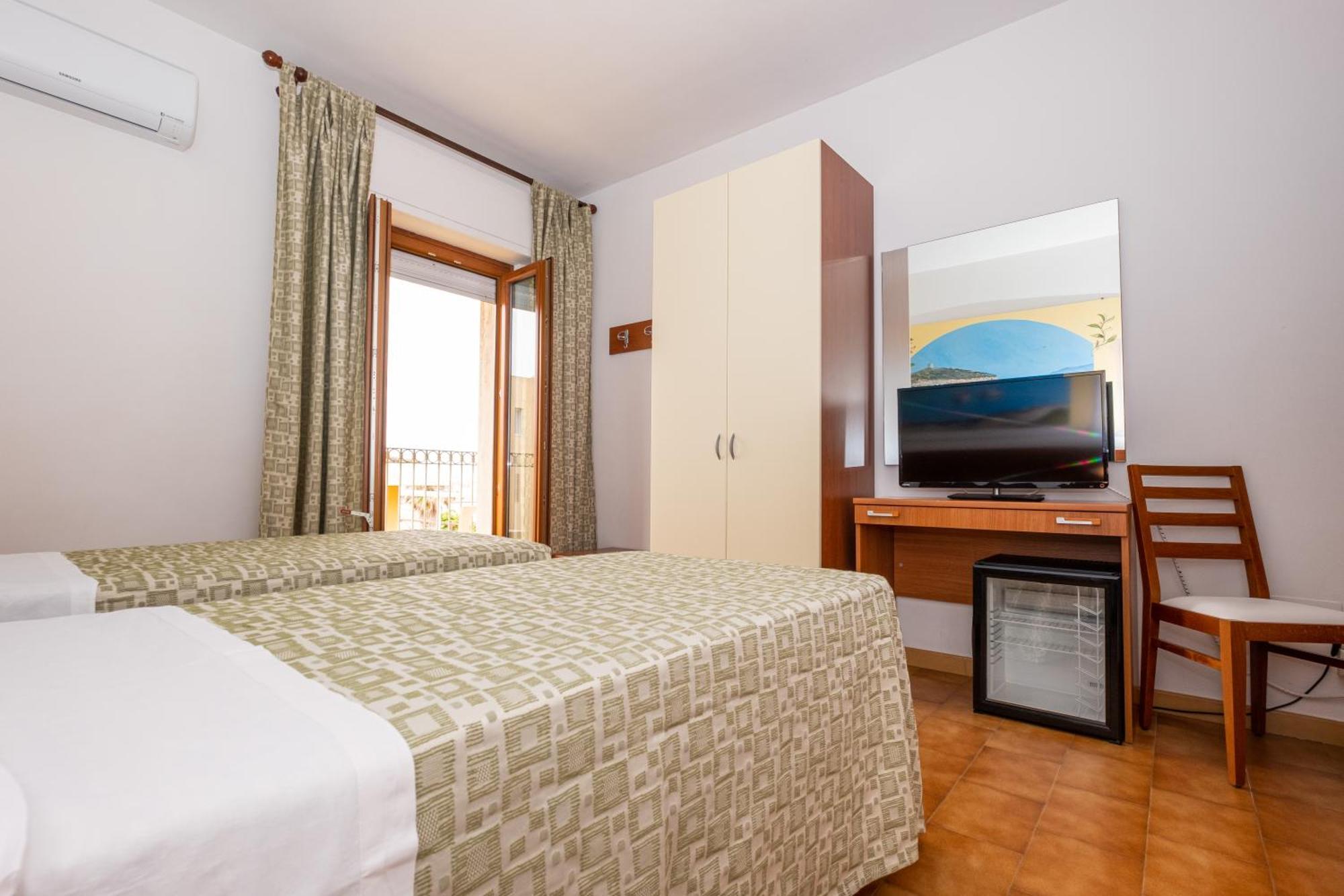 Hotel Il Gabbiano Альгеро Экстерьер фото